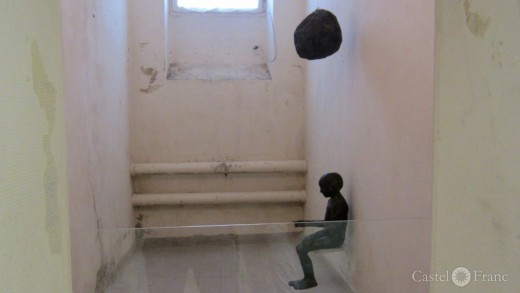 "La Disparation des Lucioles", Avignon, Kiki Smith: Girl with Globe